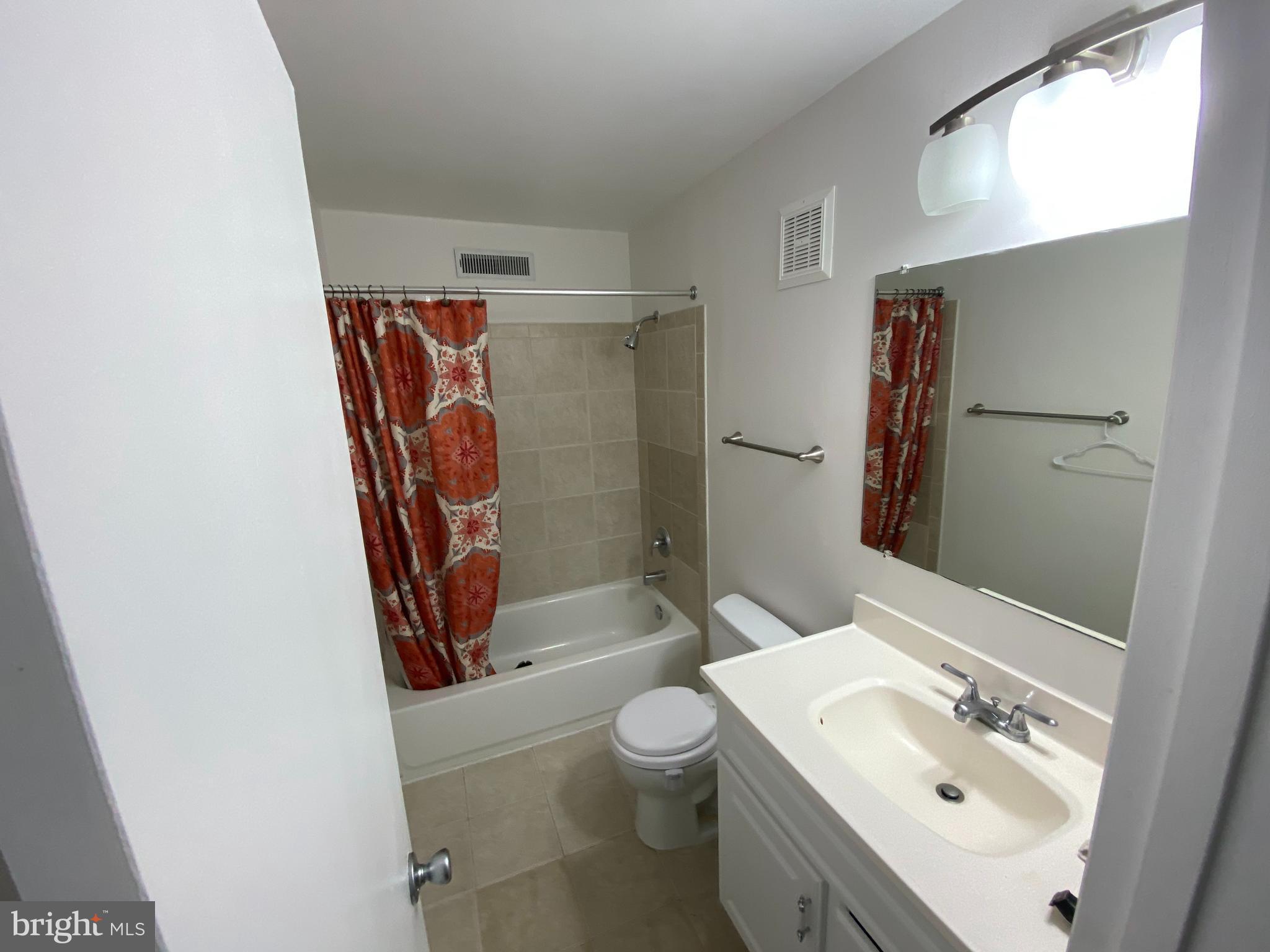 1628 Valencia Way Reston, VA 20190 - Photo 33 of 47 Mastre Bath