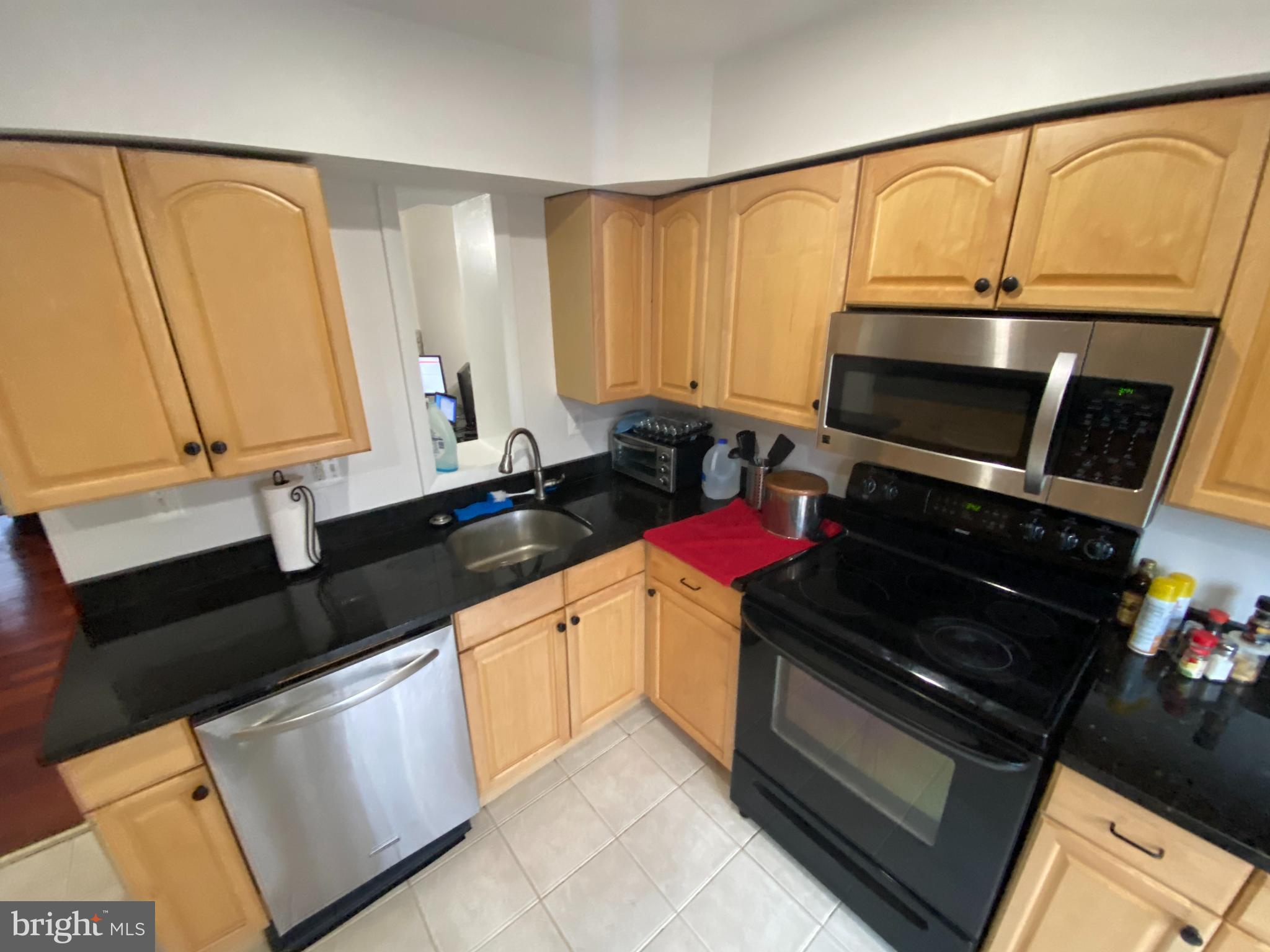 1628 Valencia Way Reston, VA 20190 - Photo 6 of 47 Kitchen