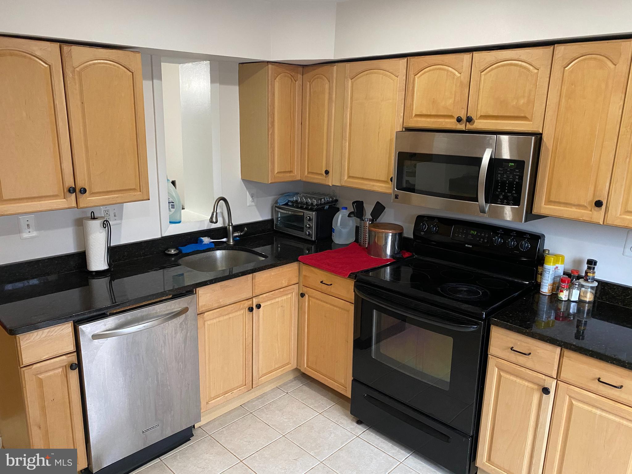 1628 Valencia Way Reston, VA 20190 - Photo 7 of 47 Kitchen