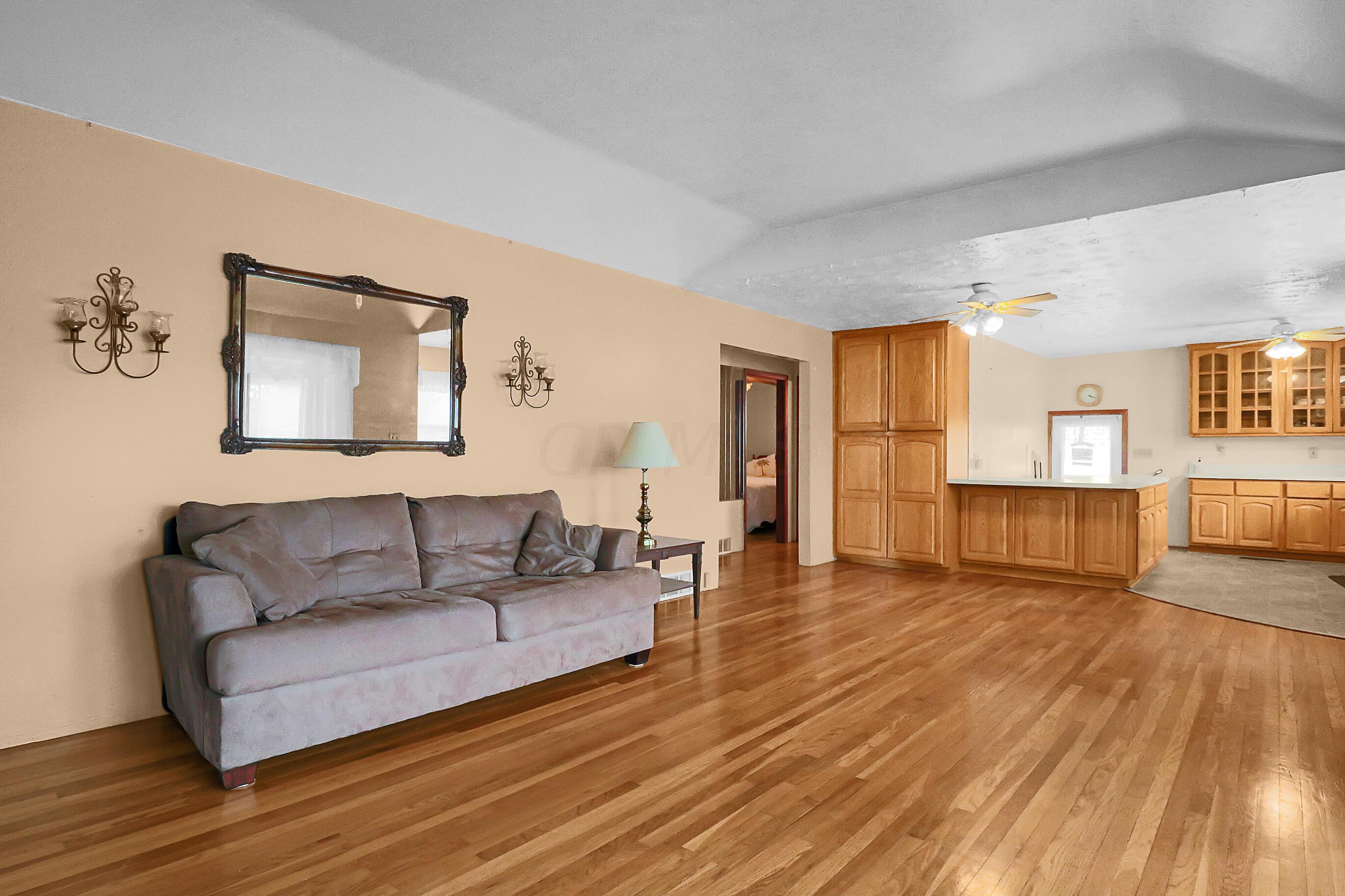 4534 Etna Road Whitehall, OH 43213 - Photo 8 of 32