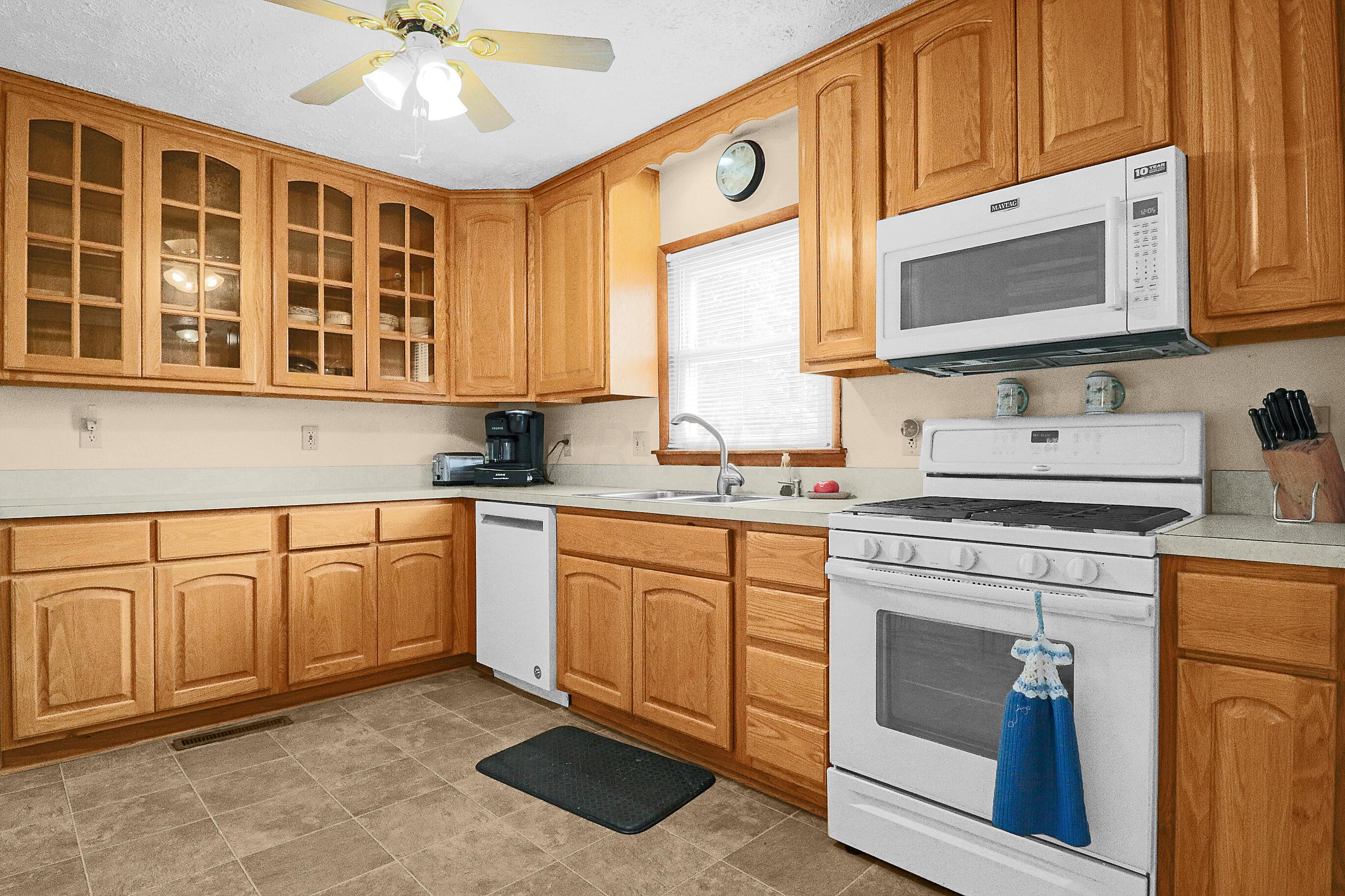 4534 Etna Road Whitehall, OH 43213 - Photo 10 of 32