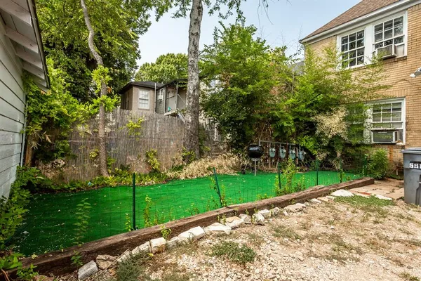 a view of a back yard of the house