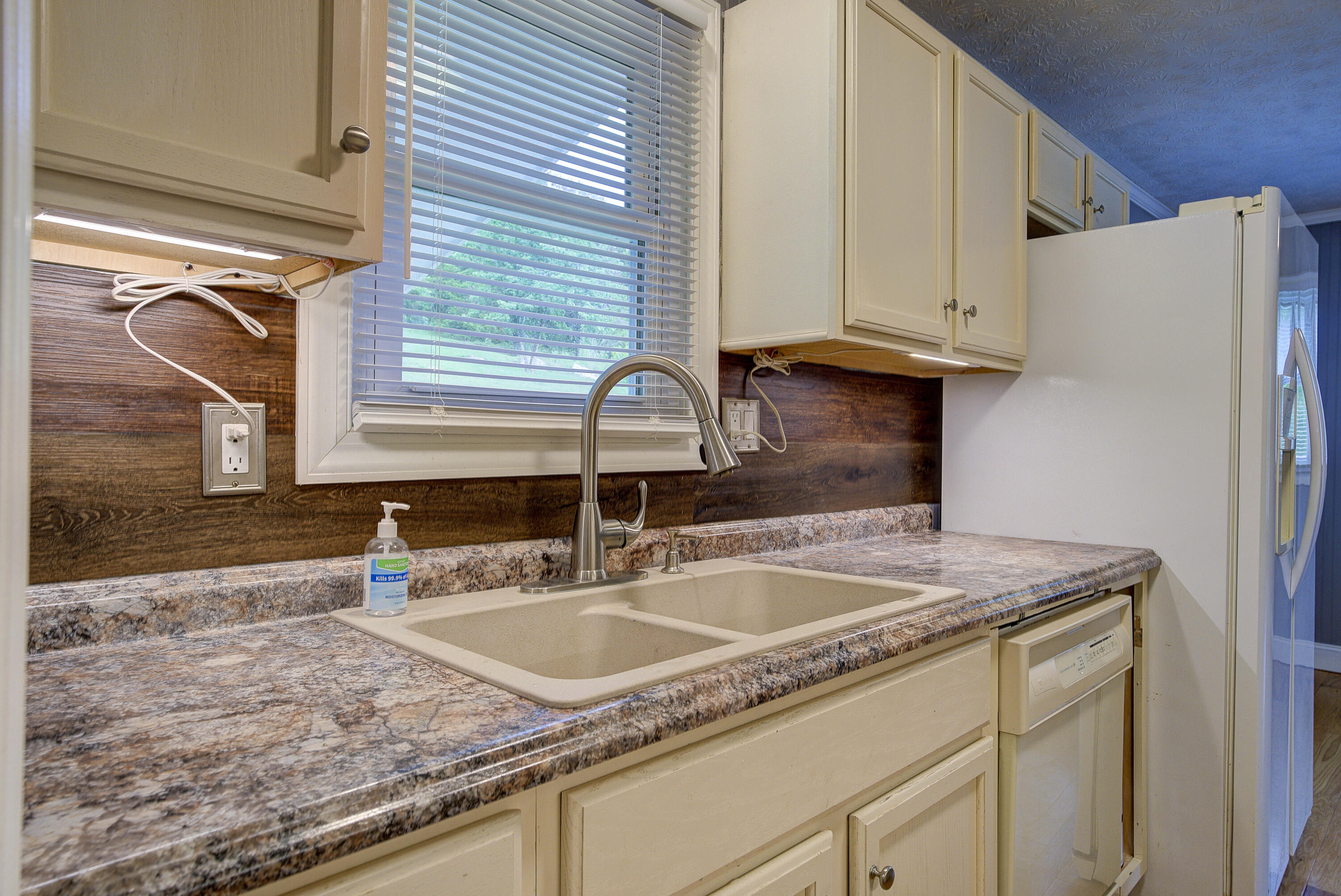 3764 Copper Creek Road Duffield, VA 24244 - Photo 11 of 30 Kitchen