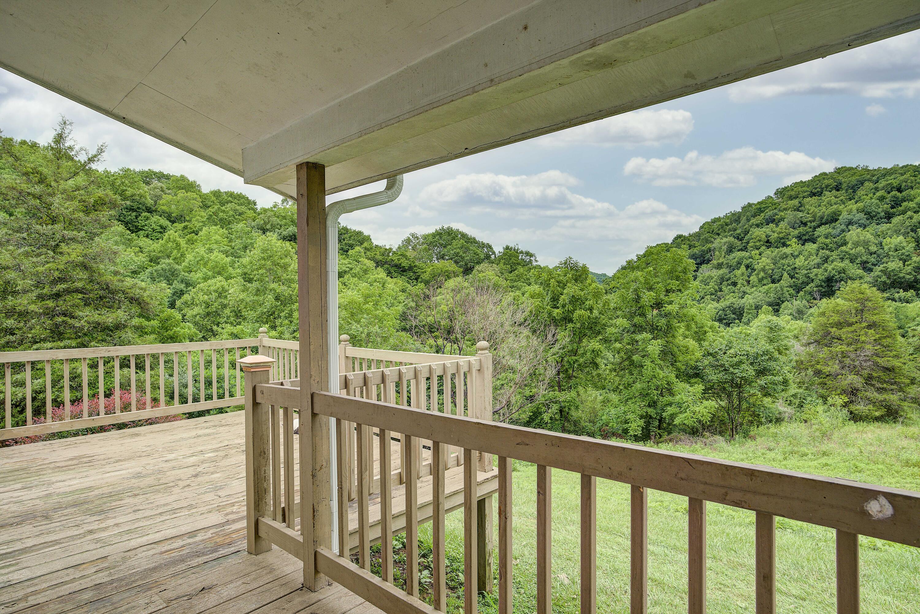 3764 Copper Creek Road Duffield, VA 24244 - Photo 4 of 30 Deck
