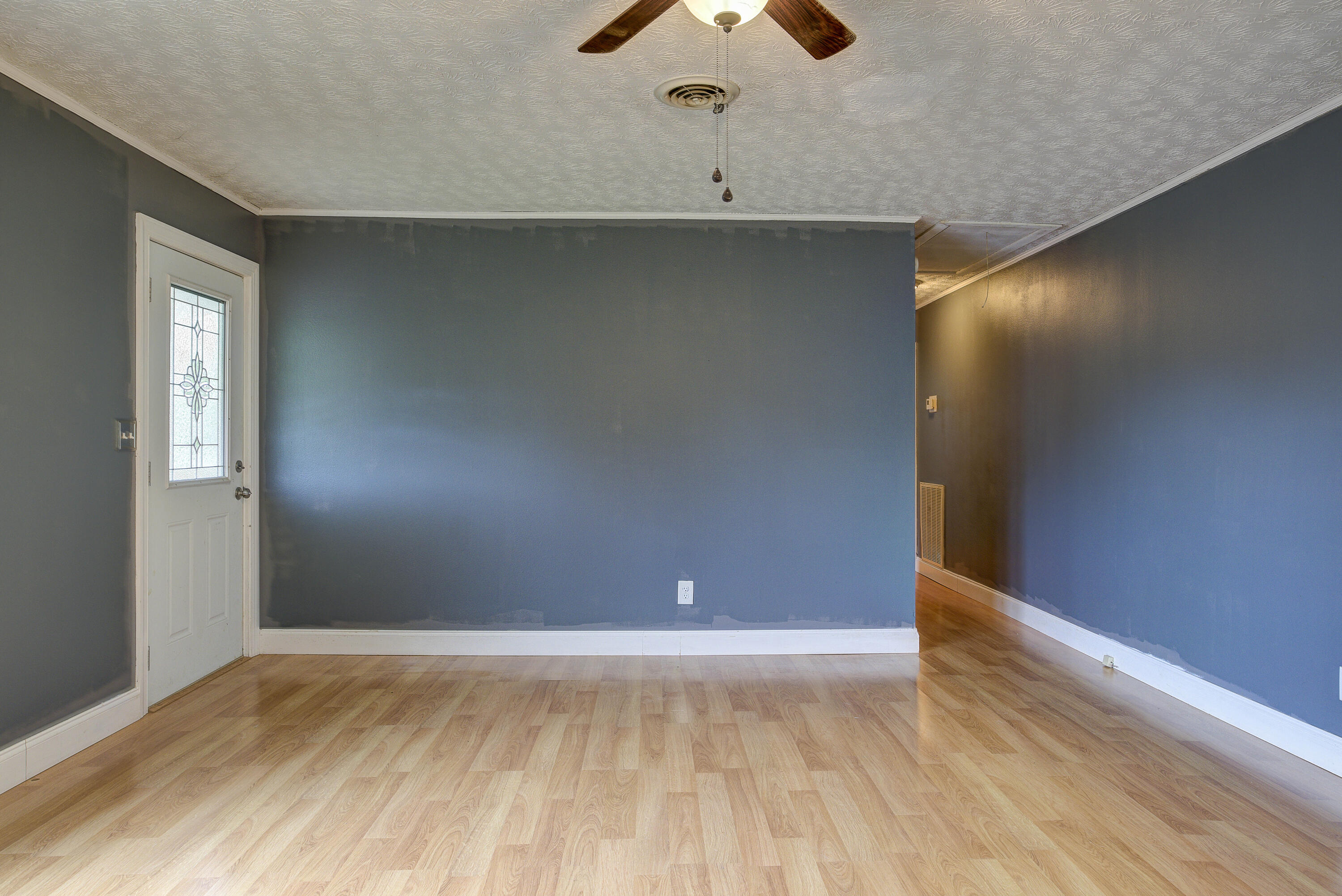 3764 Copper Creek Road Duffield, VA 24244 - Photo 7 of 30 Living room