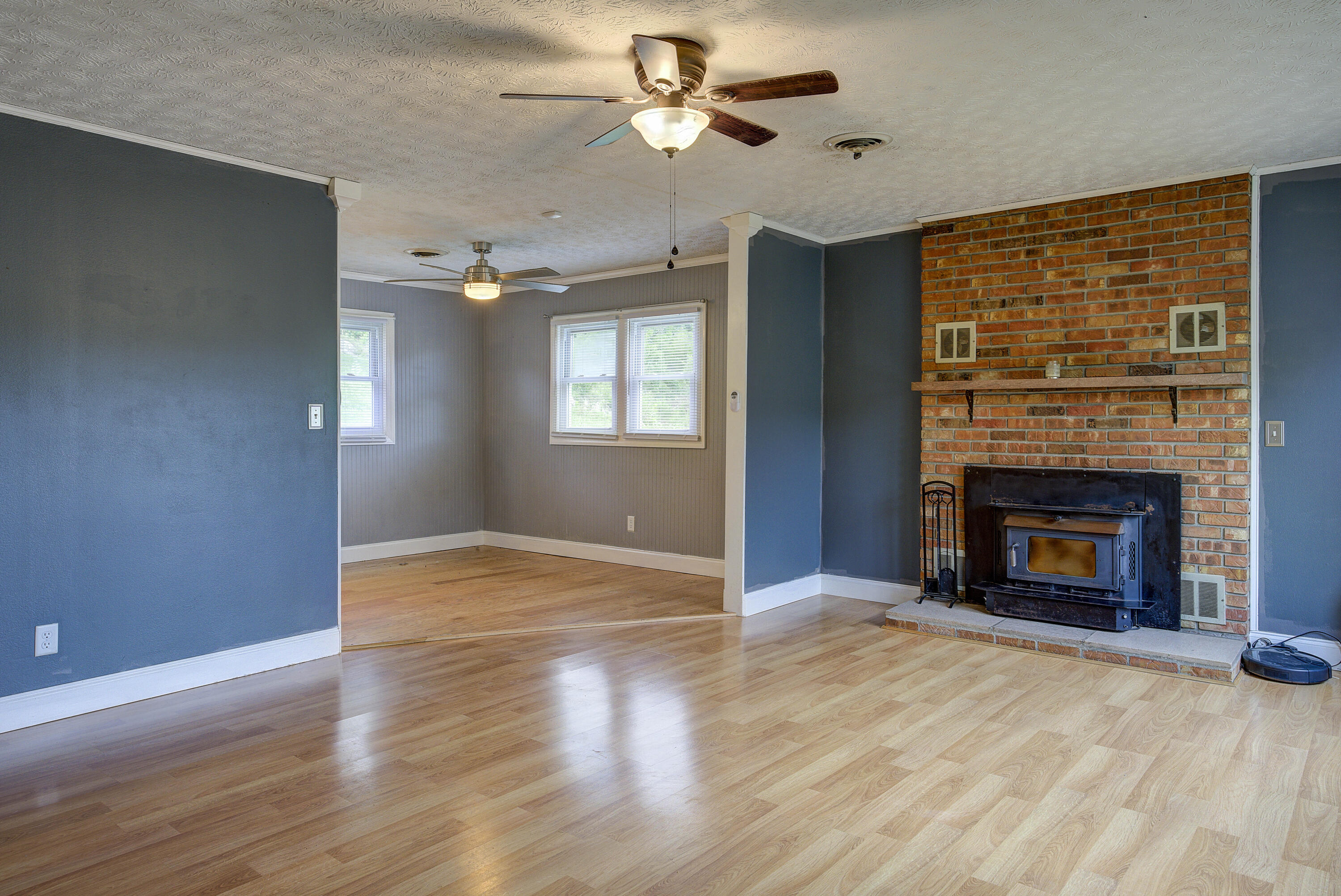 3764 Copper Creek Road Duffield, VA 24244 - Photo 8 of 30 Living room | Dining room