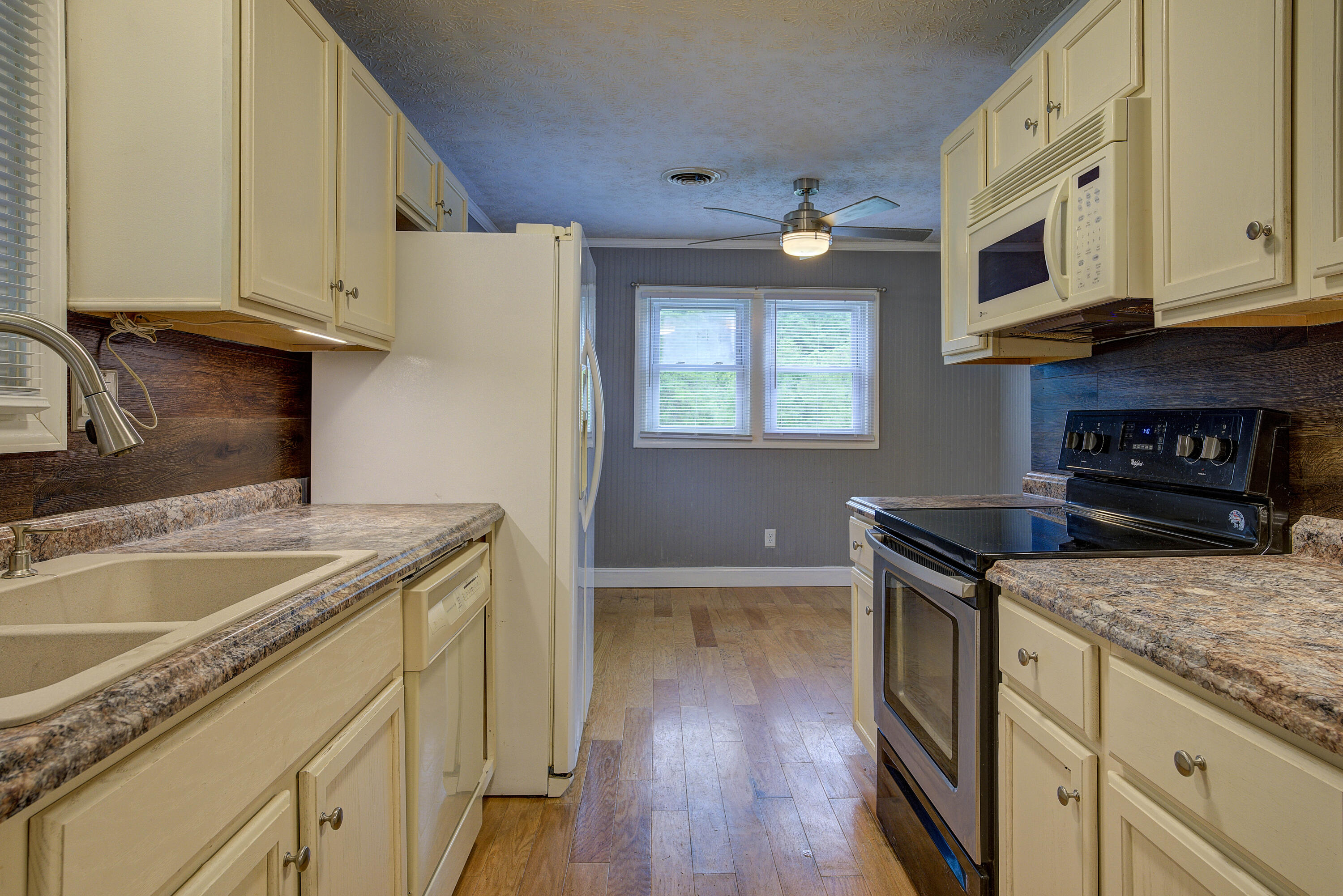 3764 Copper Creek Road Duffield, VA 24244 - Photo 10 of 30 Kitchen | Dining room