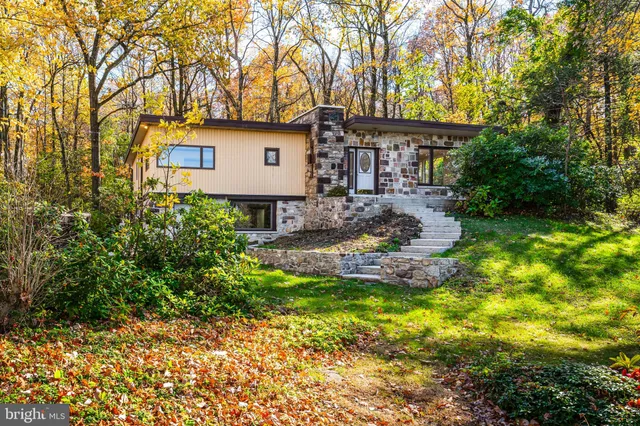 front view of house with a yard