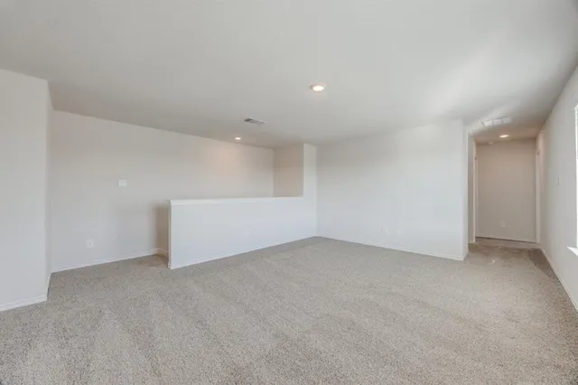 a view of backyard with a garden