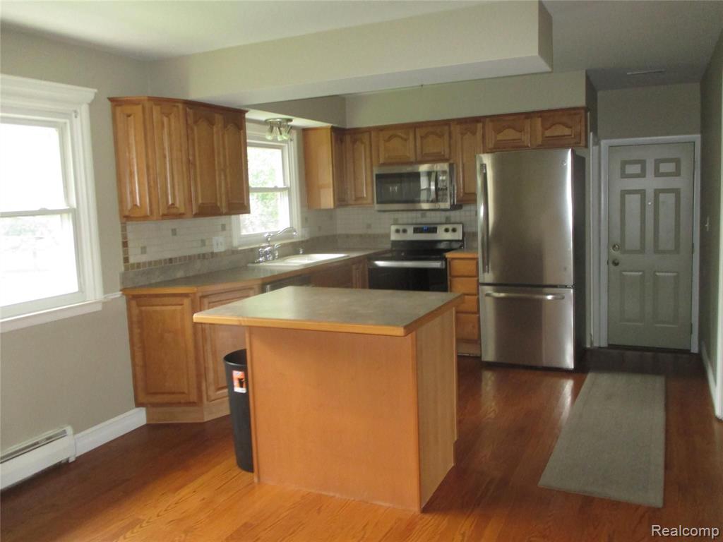 2011 West Avon Road Rochester Hills, MI 48309 - Photo 9 of 22