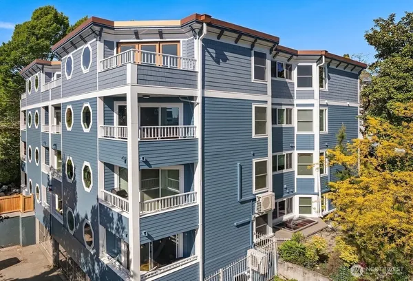 $599,950 | 303 13th Avenue East, Unit 301, Seattle, WA 98102