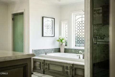 a view of roof with sitting area