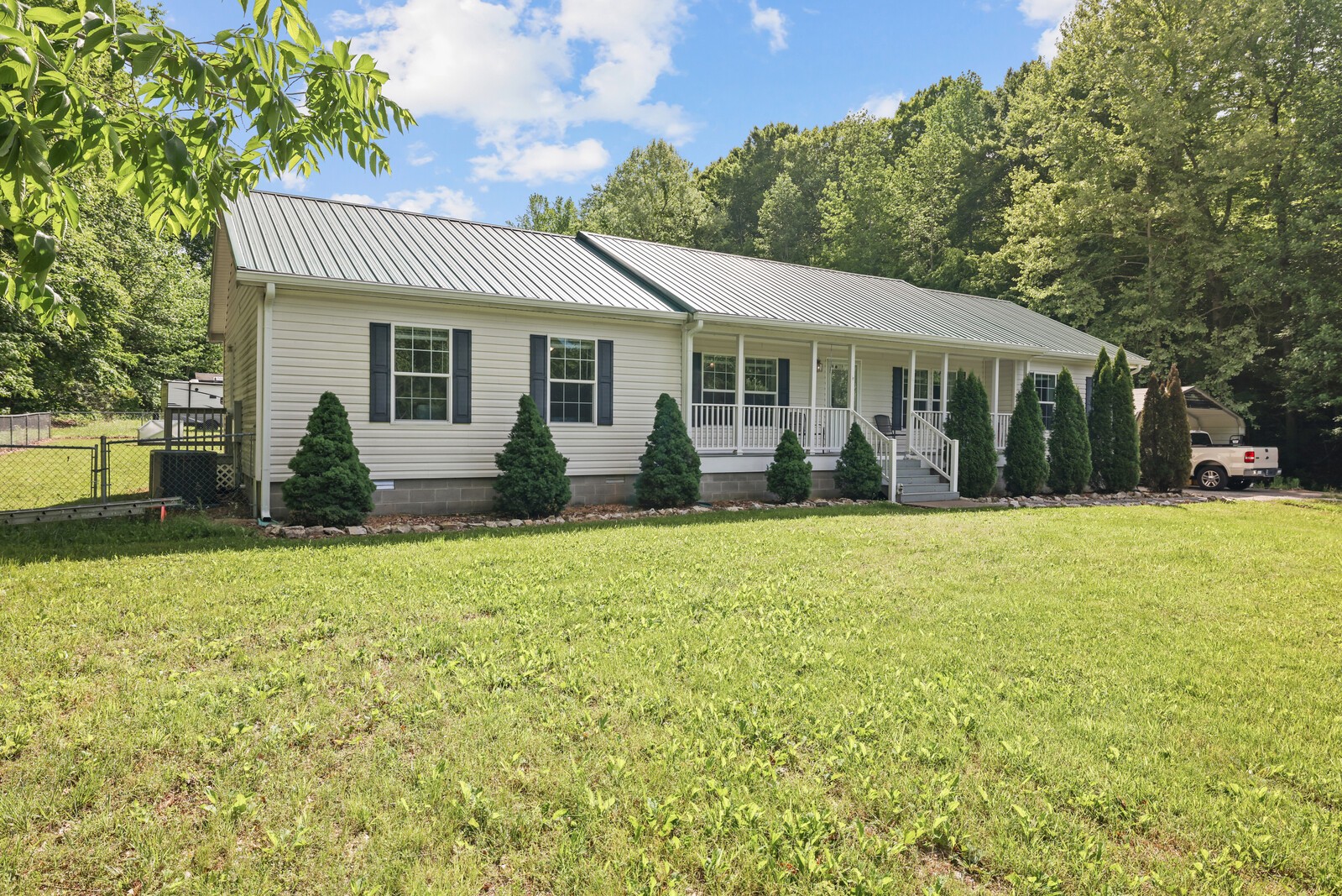 1637 Upper Standing Rock Road Dover, TN 37058 - Photo 2 of 57 front view of a house with a yard