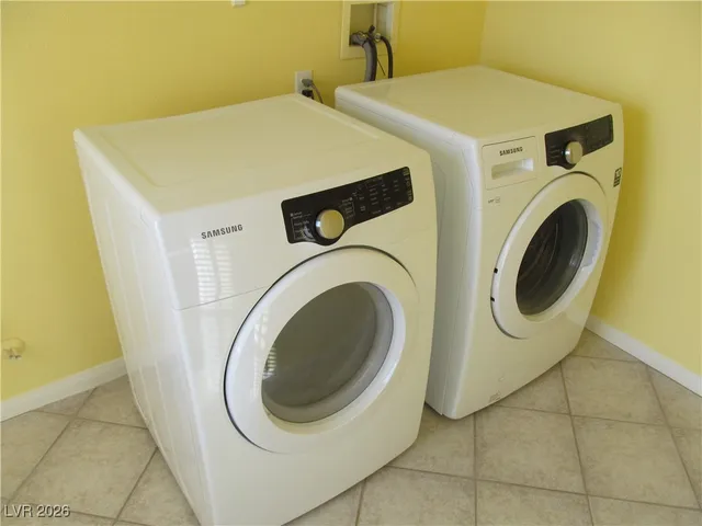 $2,100 | 9572 Sunshade Court, Las Vegas, NV 89147