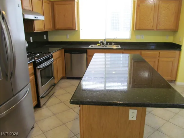 $2,100 | 9572 Sunshade Court, Las Vegas, NV 89147