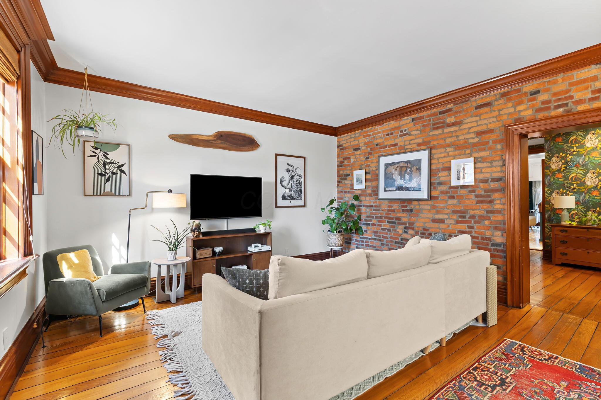 682 Mohawk Street Columbus, OH 43206 - Photo 2 of 49 Living Room