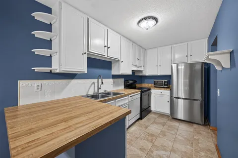 $235,000 | 12206 Oak Leaf Circle, Burnsville, MN 55337