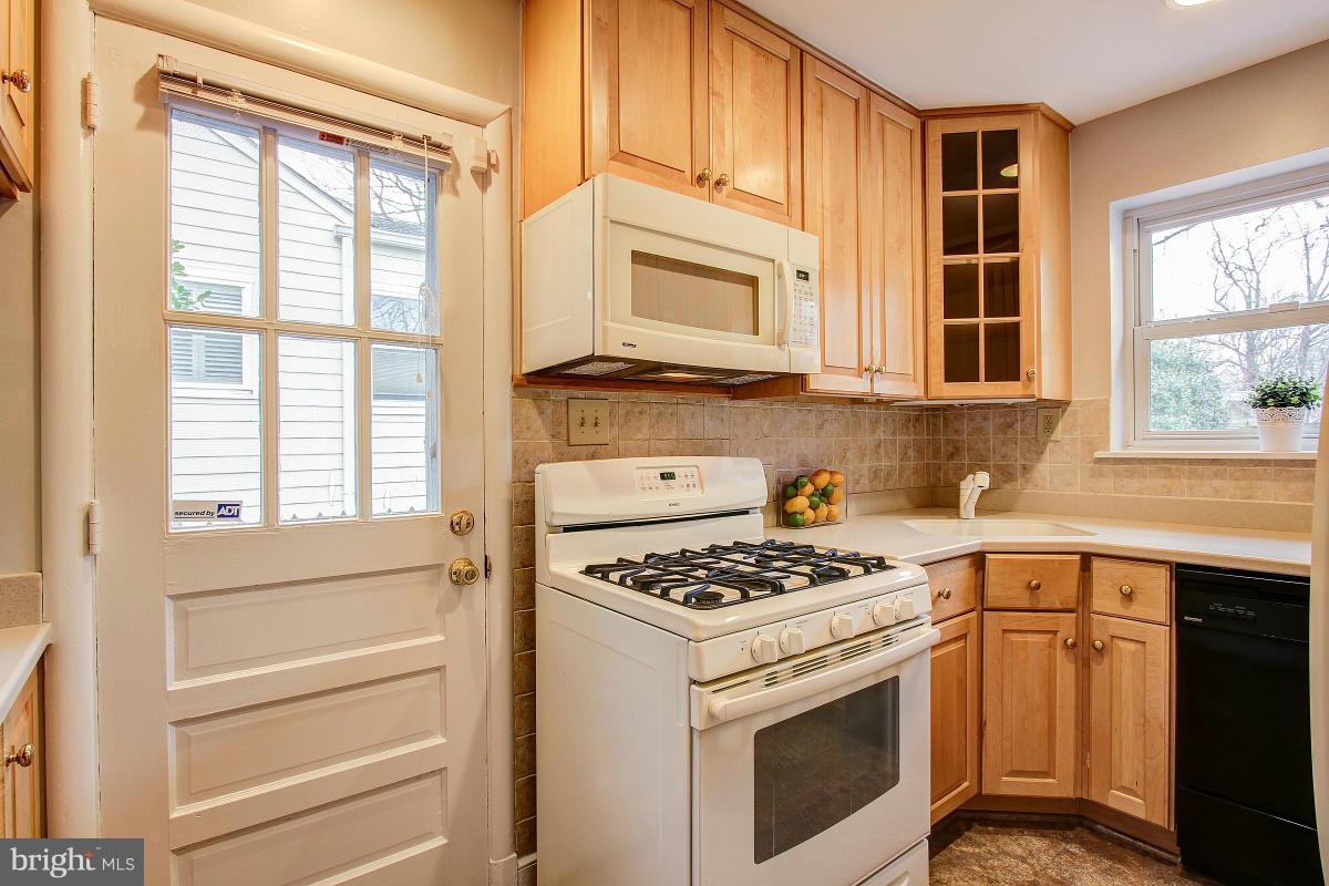 9109 Walden Road Silver Spring, MD 20901 - Photo 11 of 30 Kitchen