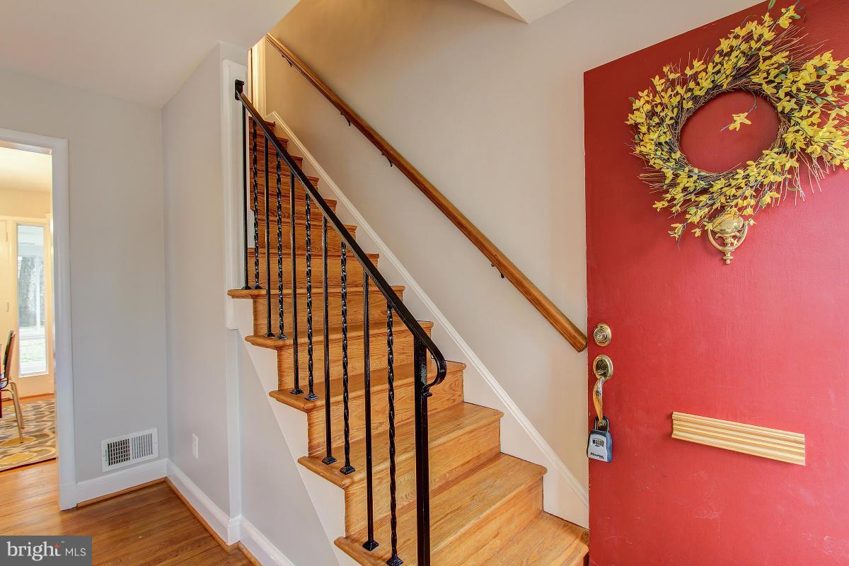 9109 Walden Road Silver Spring, MD 20901 - Photo 3 of 30 Entryway