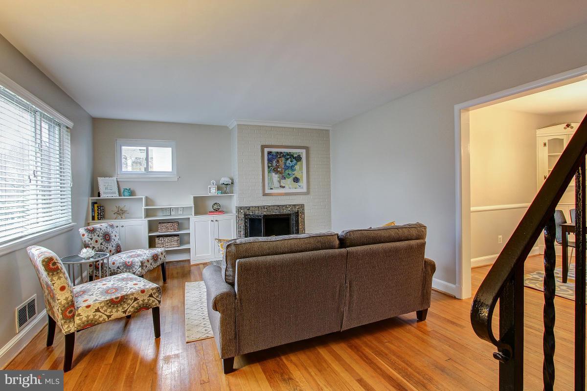 9109 Walden Road Silver Spring, MD 20901 - Photo 4 of 30 Living Room