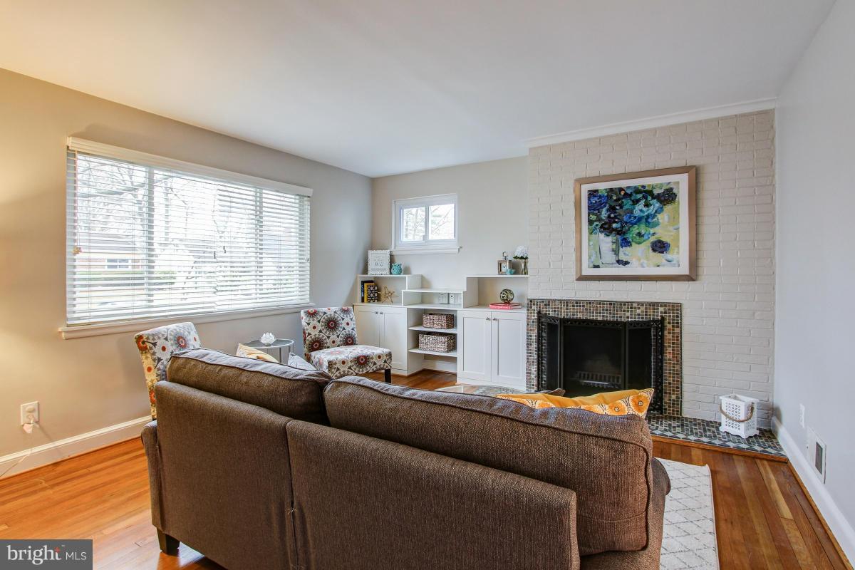 9109 Walden Road Silver Spring, MD 20901 - Photo 5 of 30 Living Room
