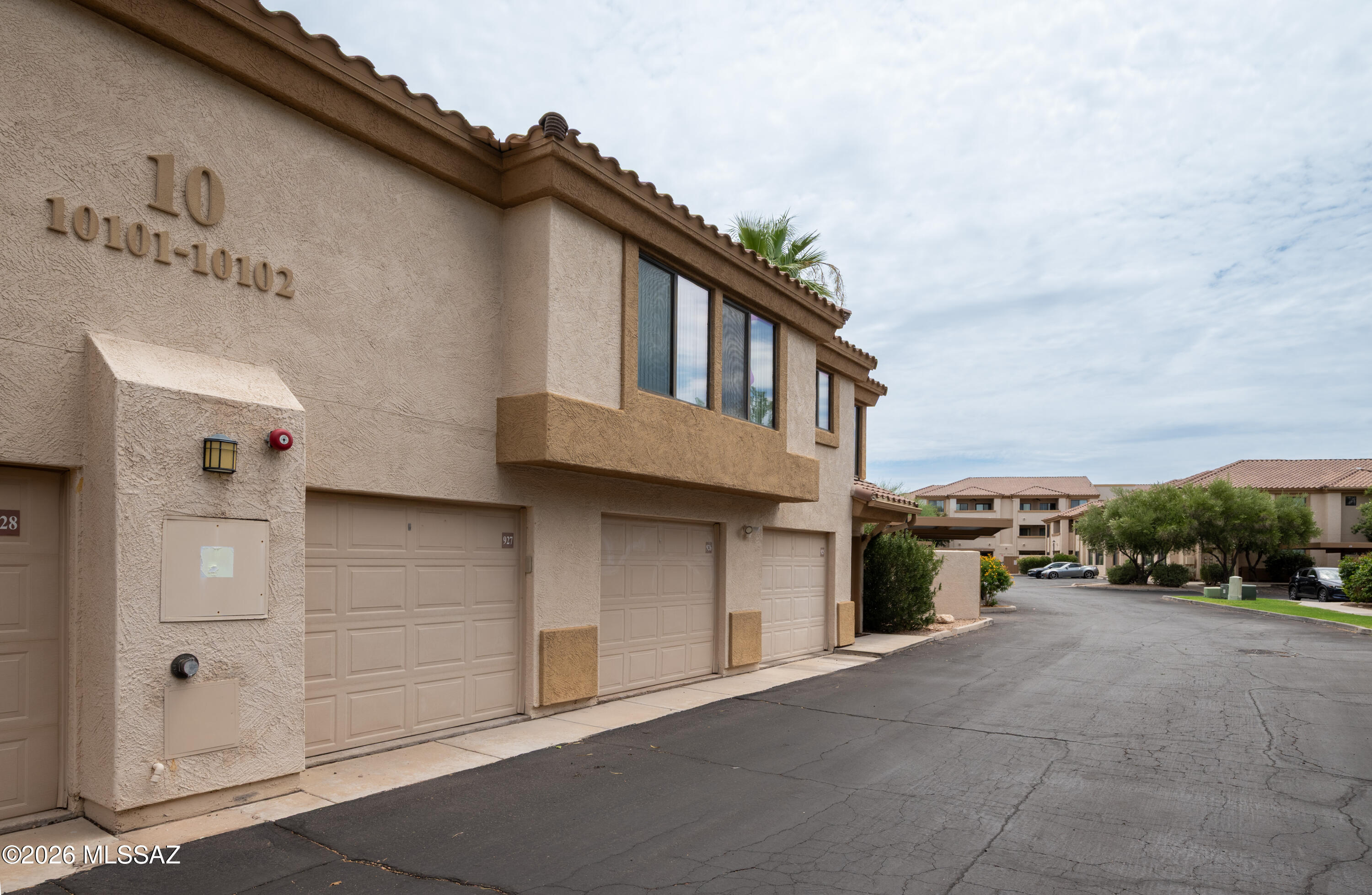 2550 East River Road, Unit 14106 Tucson, AZ 85718 - Photo 4 of 19 2550 E River 14106-19