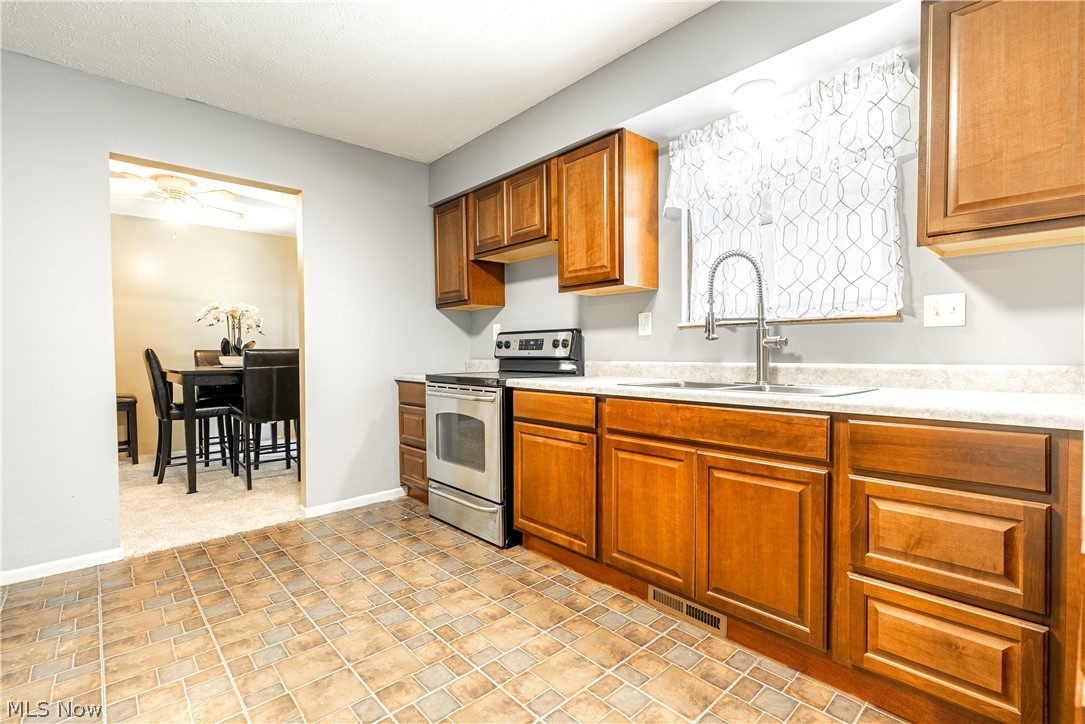 892 Carpenter Street Akron, OH 44310 - Photo 11 of 27 Gallery Image 11
