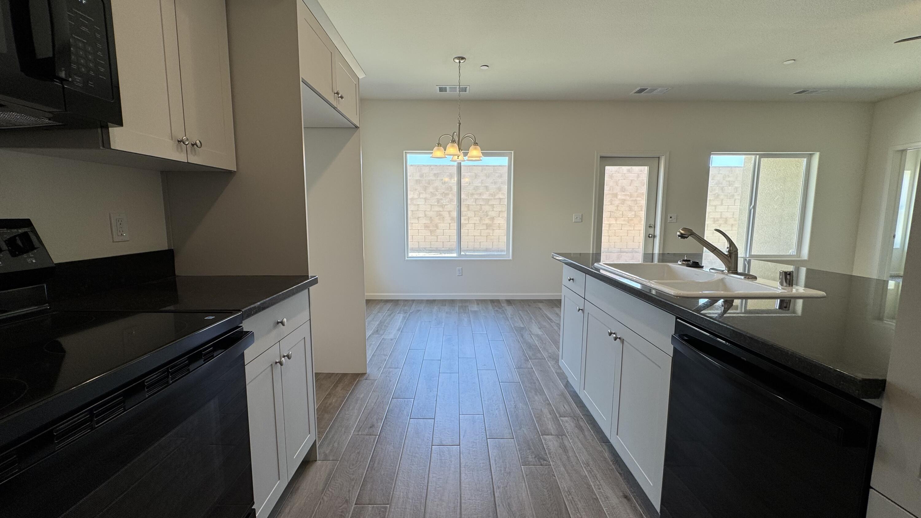 30594 Bellwood Road Visalia, CA 93291 - Photo 17 of 31 11