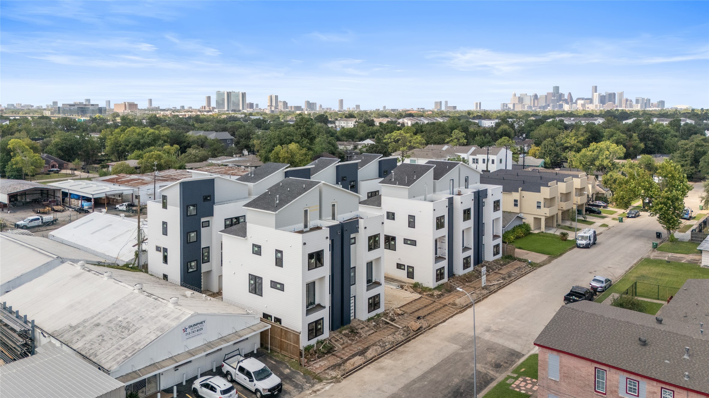 6920 Winton Street Houston, TX 77021 - Photo 13 of 14 a view of a city in front of house