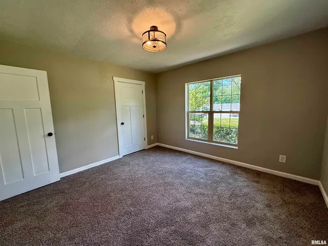 $229,000 | 507 West Grand Avenue, Carterville, IL 62918