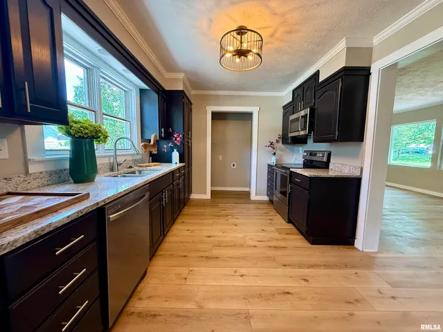 $229,000 | 507 West Grand Avenue, Carterville, IL 62918