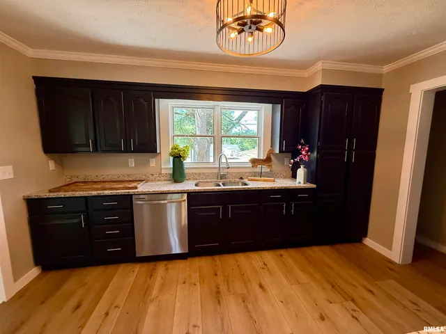 $229,000 | 507 West Grand Avenue, Carterville, IL 62918