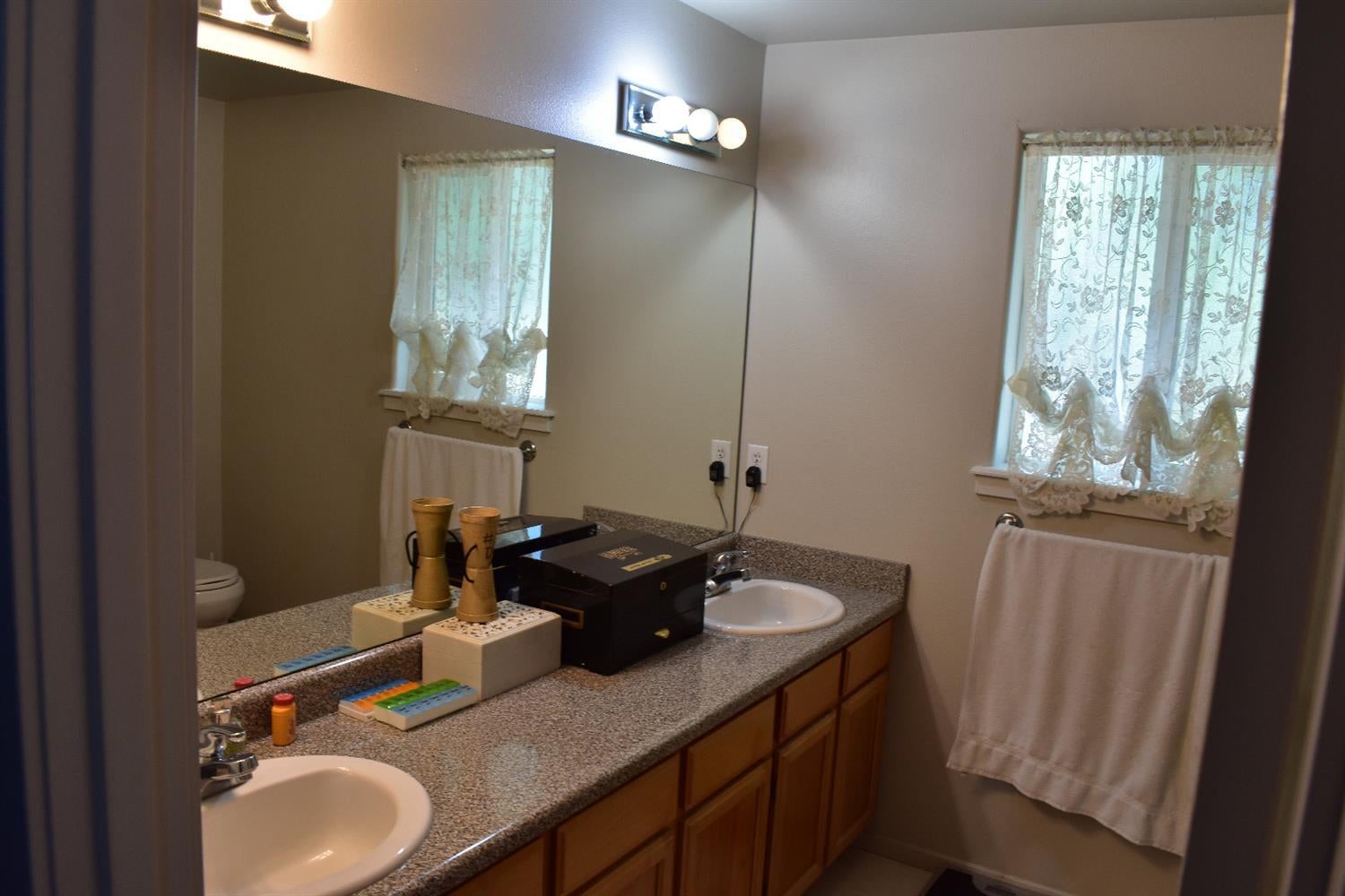 998 Ridgeview Drive Eagle Point, OR 97524 - Photo 9 of 13 Additional Photo