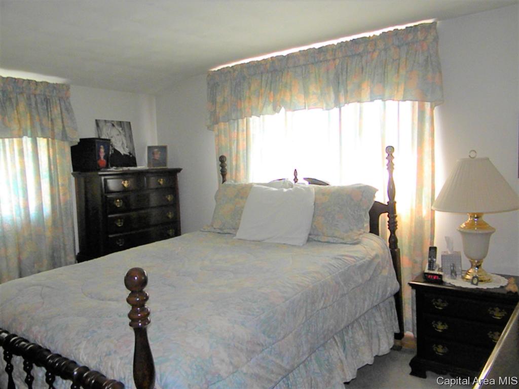 1751 Sandusky Road Jacksonville, IL 62650 - Photo 14 of 21
