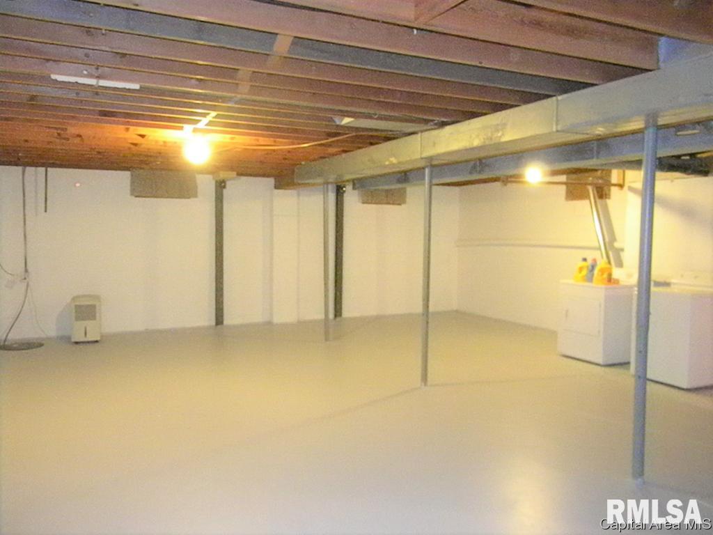 1751 Sandusky Road Jacksonville, IL 62650 - Photo 16 of 21