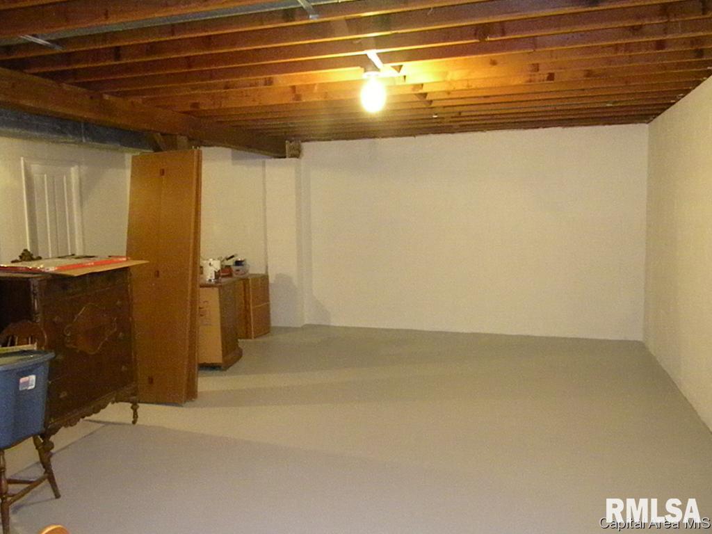 1751 Sandusky Road Jacksonville, IL 62650 - Photo 17 of 21