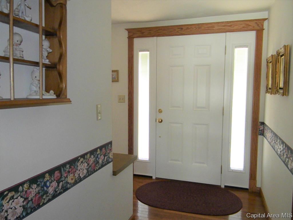 1751 Sandusky Road Jacksonville, IL 62650 - Photo 3 of 21