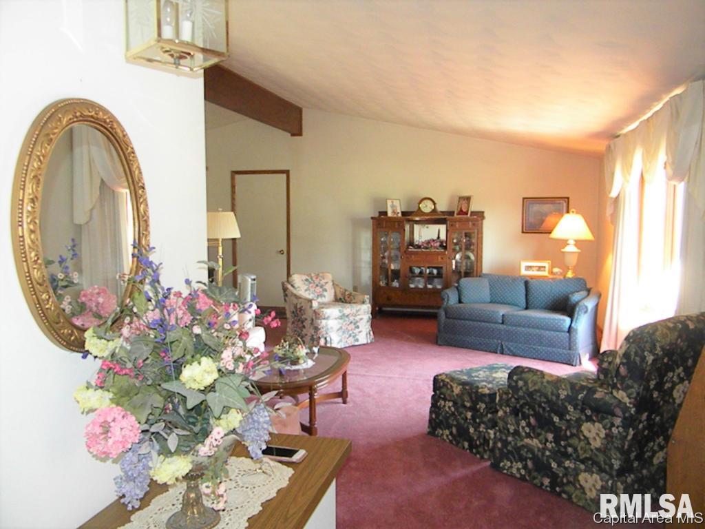 1751 Sandusky Road Jacksonville, IL 62650 - Photo 4 of 21