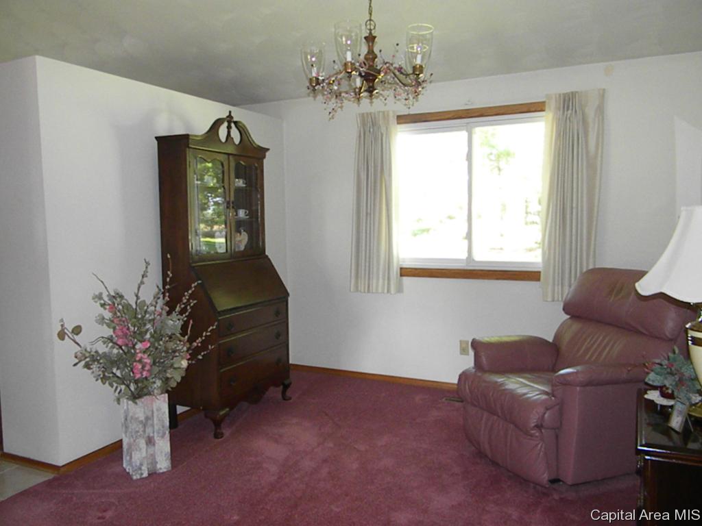 1751 Sandusky Road Jacksonville, IL 62650 - Photo 7 of 21