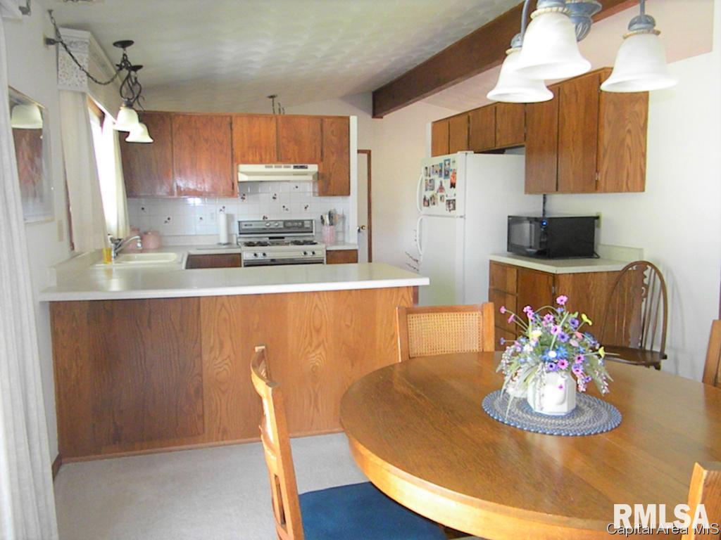 1751 Sandusky Road Jacksonville, IL 62650 - Photo 10 of 21