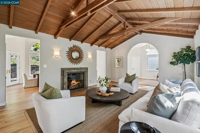 $2,495,000 | 11-11 El Caminito, Orinda, CA 94563