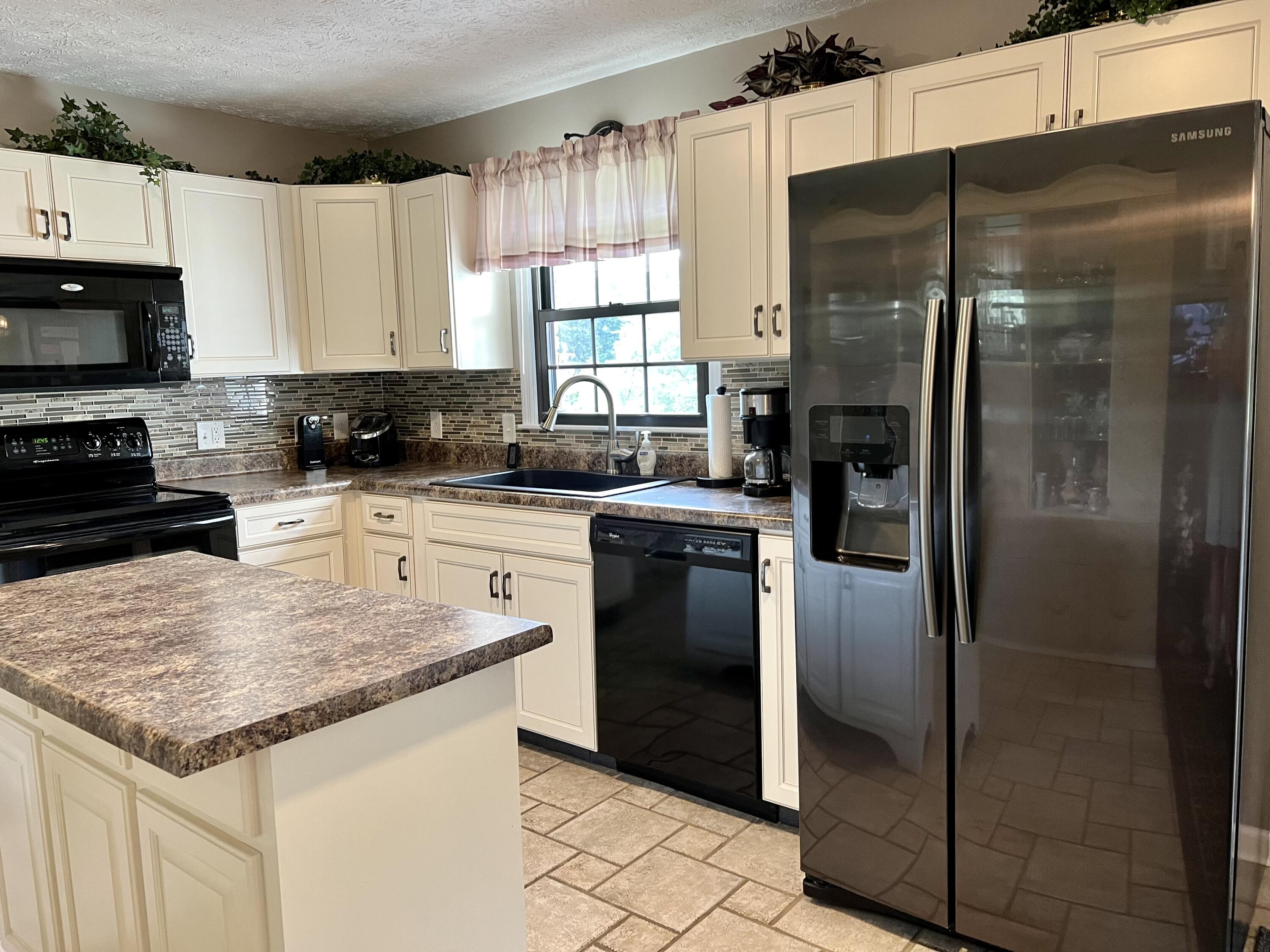 405 River Road Bluff City, TN 37618 - Photo 9 of 32 7D113FE6-BAFF-459B-8E70-9FE38A7F008A