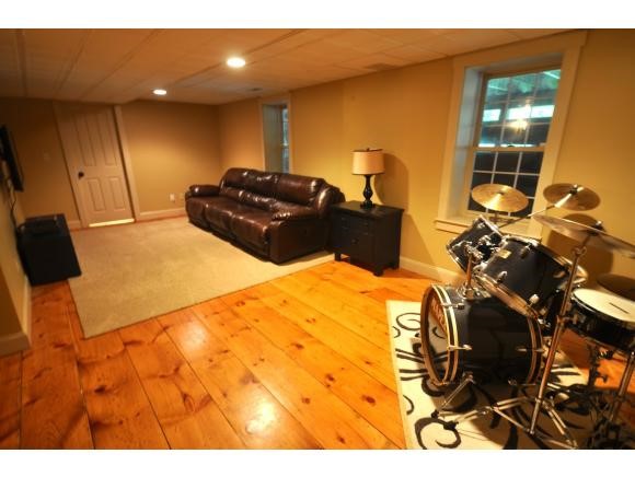 98 Carriage Road New Boston, NH 03070 - Photo 23 of 29 Gallery Image 23