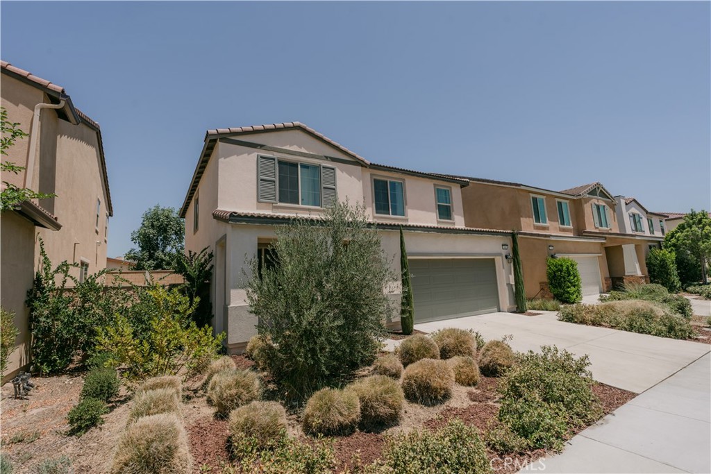 560 East Vodden Street Rialto, CA 92376 - Photo 3 of 59