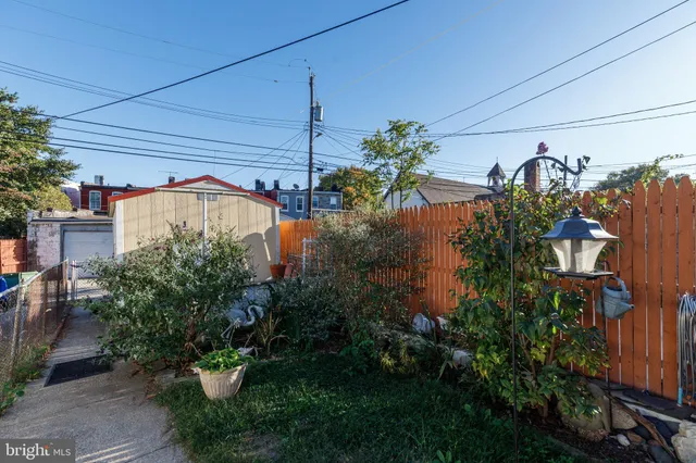 a view of a small yard and a fountain
