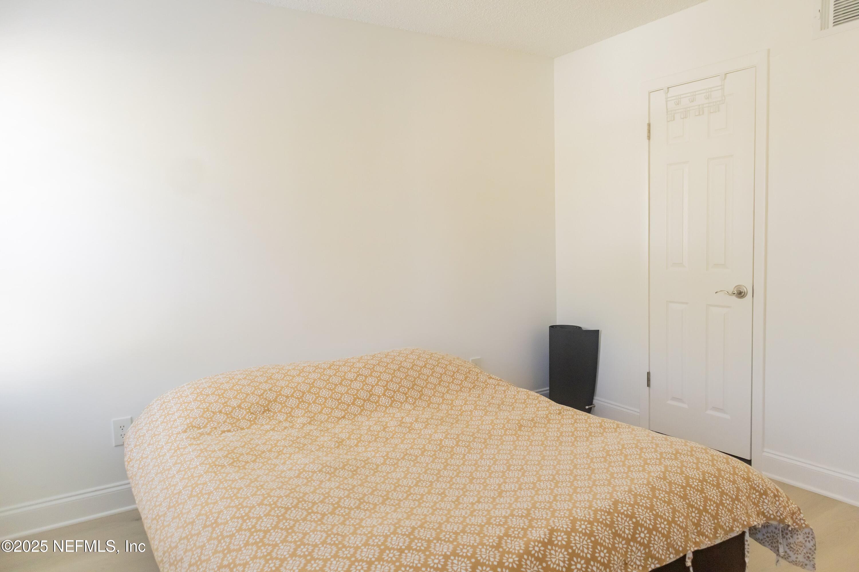 3737 Loretto Road, Unit 114 Jacksonville, FL 32223 - Photo 9 of 11 a close up of a white bed