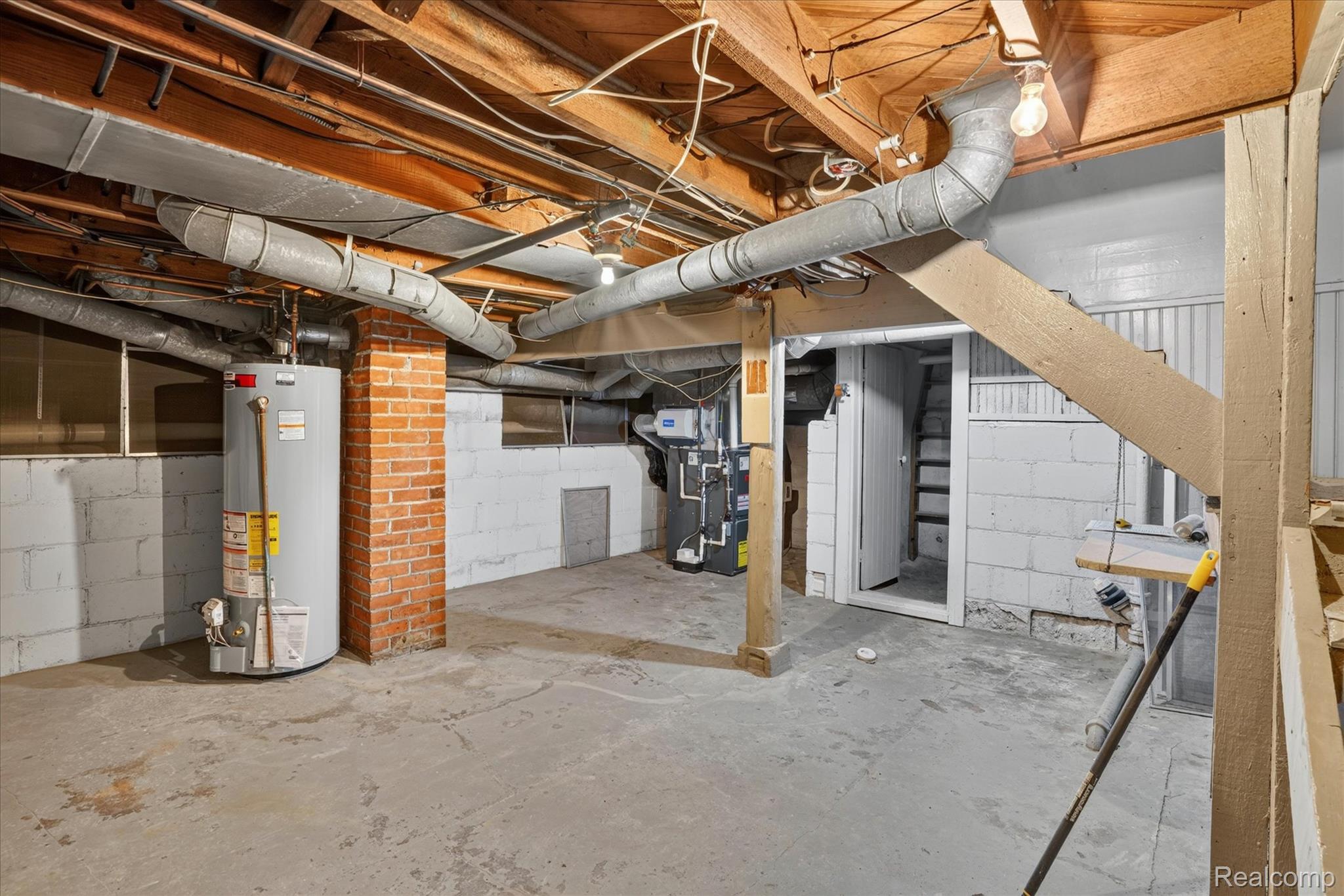 410 South Center Street Howell, MI 48843 - Photo 32 of 47 39-410-S-Center-St-Howell-MI-48843-WindowStill.jpg