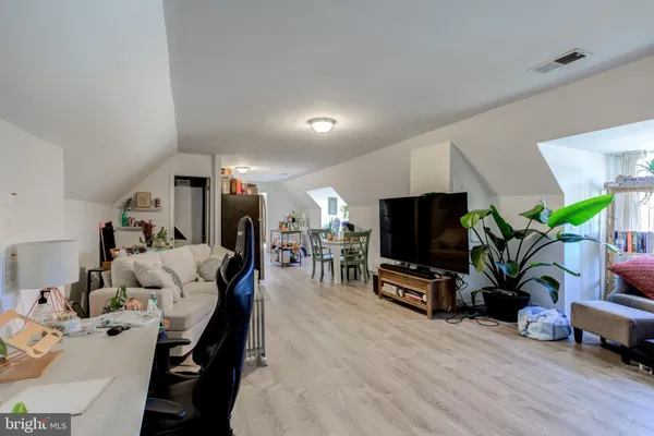 $1,300 | 4001 Cresson Street, Unit 3, Philadelphia, PA 19127