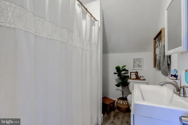 $1,300 | 4001 Cresson Street, Unit 3, Philadelphia, PA 19127