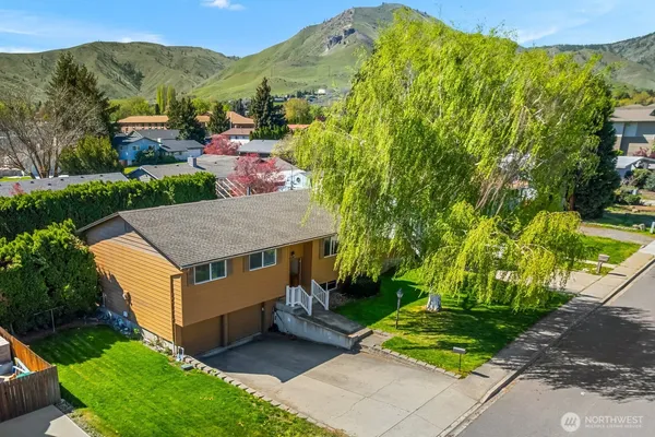 $494,900 | 1517 Fourth Street, Wenatchee, WA 98801